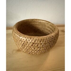 VTG Round Delicate Wicker Rattan Basket Table Decor MCM Style Centerpiece Boho